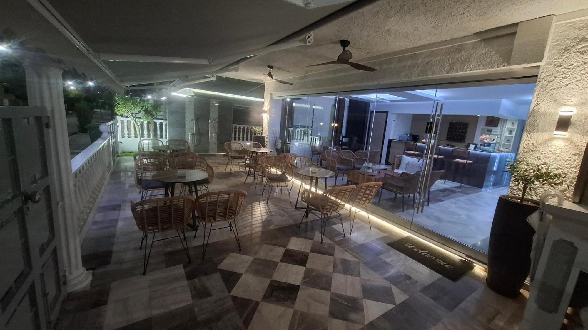 Hotel Kostas Olympiakí Aktí Exterior foto