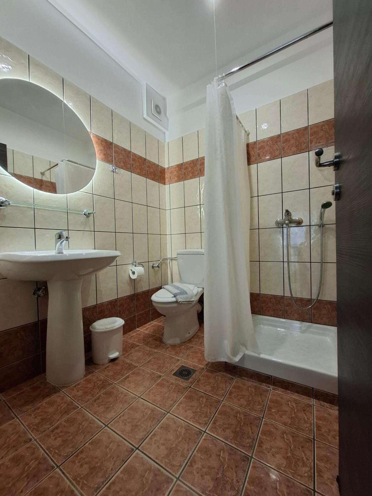 Hotel Kostas Olympiakí Aktí Exterior foto